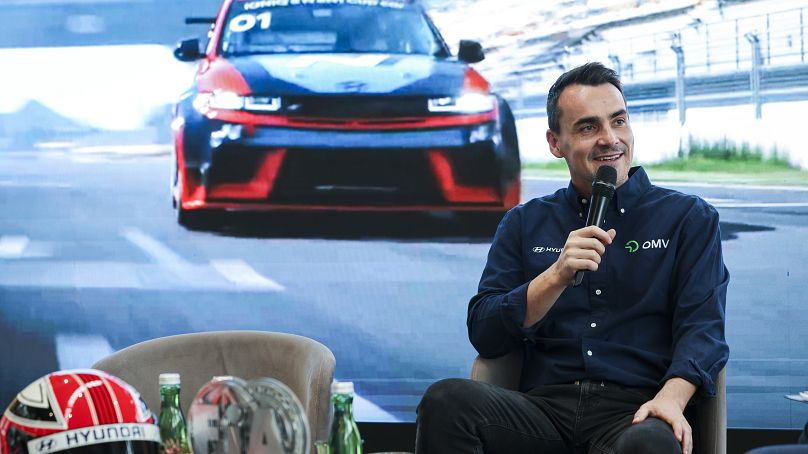 Michelisz Norbert, a túraautó világsorozat idei bajnoka szezonértékelő sajtótájékoztatóján a Lóvasút Kulturális és Rendezvényközpontban 2024. november 19-én. 
