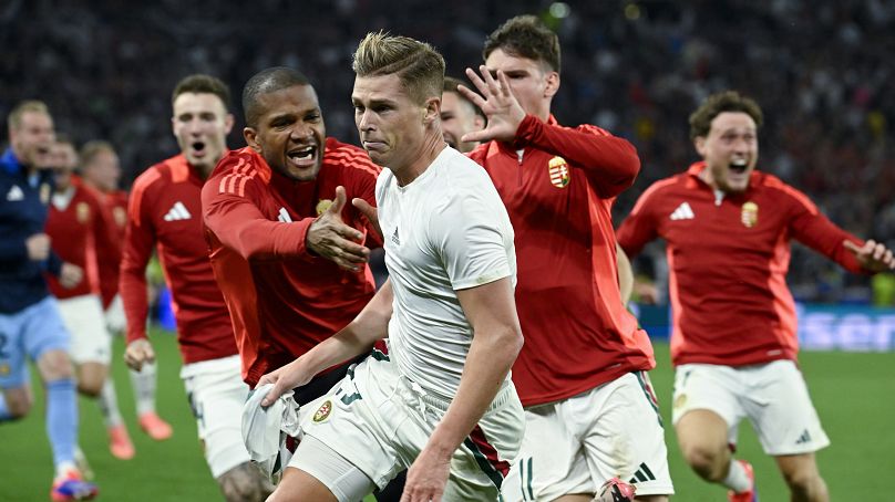 Csoboth Kevin (fehér pólóban) a győztes gólját ünnepli társaival a Magyarország - Skócia Európa-bajnoki mérkőzésen 2024. június 23-án.