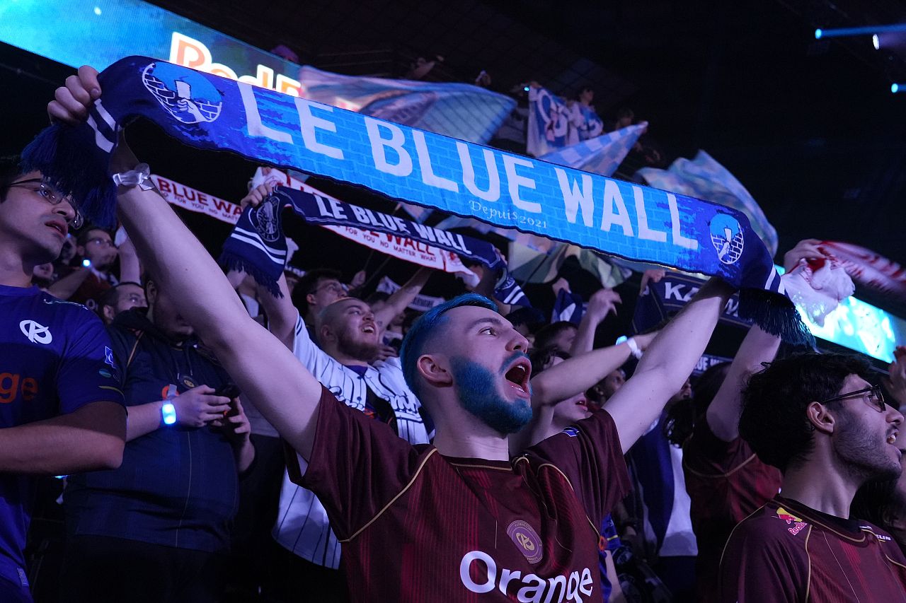 Max joined the "Blue Wall", the Karmine Corp supporters collective, two years ago.