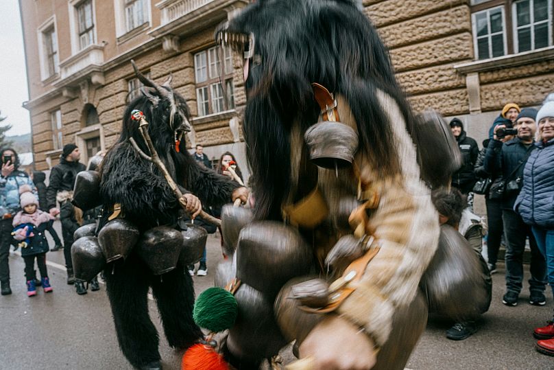 Maschere animalesche al Surva Festival in Bulgaria