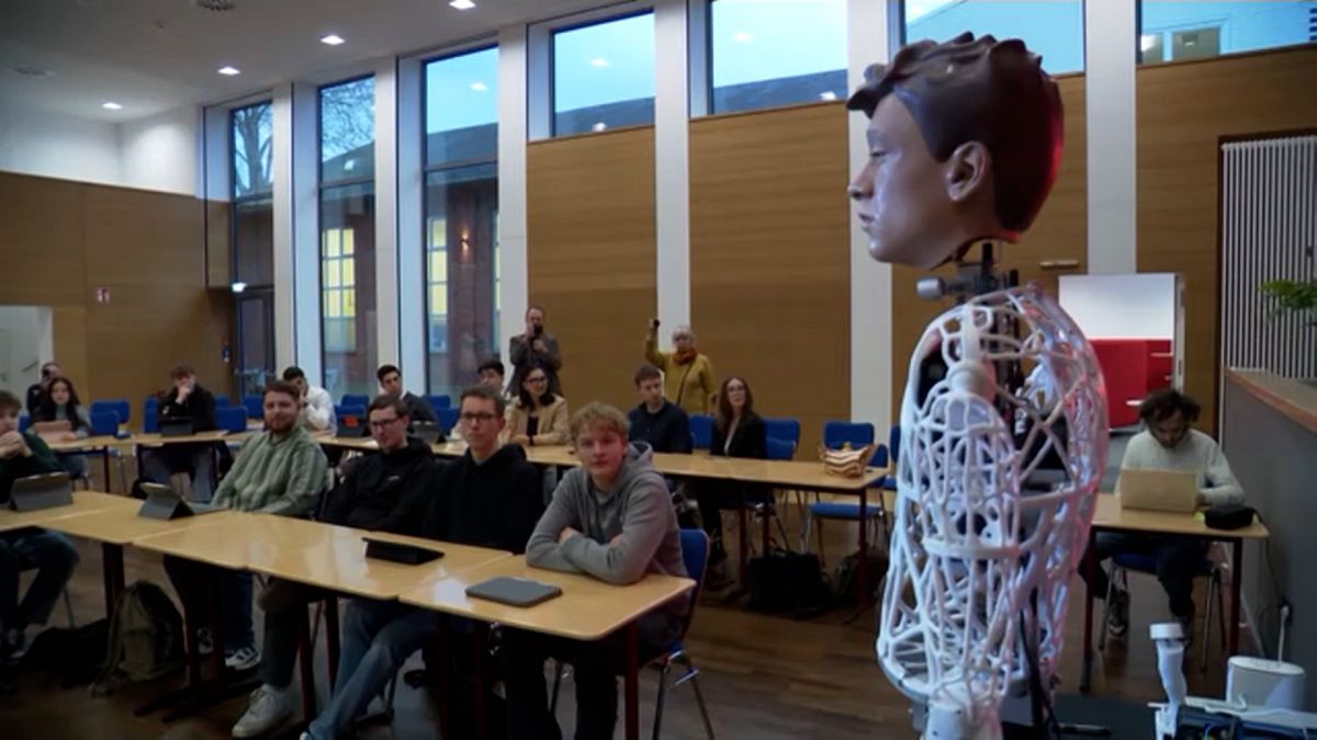 Watch: AI-powered robot teaches German students