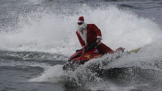 No Comment : au Brésil, le père Noël fait du jet ski