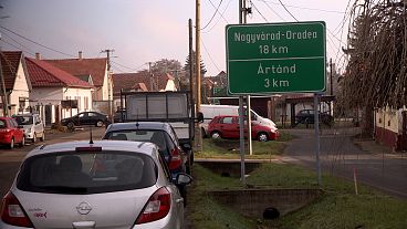 Sign in Biharkeresztes: the border is 3 kilometres away, Oradea is 18 kilometres away Sign in Biharkeresztes: the border is 3 kilometres away, Oradea is 18 kilometres away