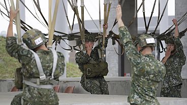 Taiwanese army paratroopers training at an air base in Pingtung county, southern Taiwan, 19.12.2024.