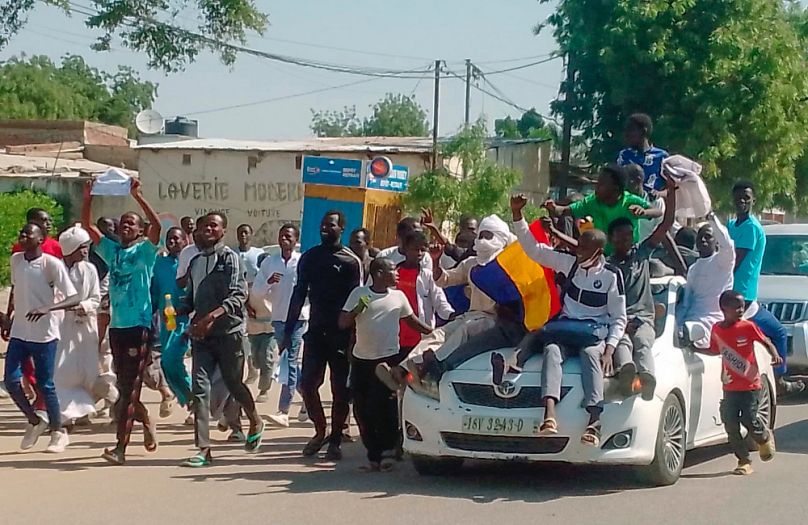 Franciaellenes tüntetés N’Djamenában, 2024. december 6-án