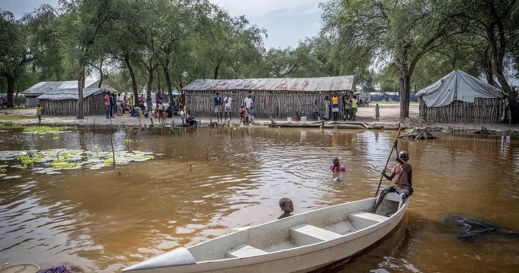 Displaced South Sudanese struggle amid rising floods