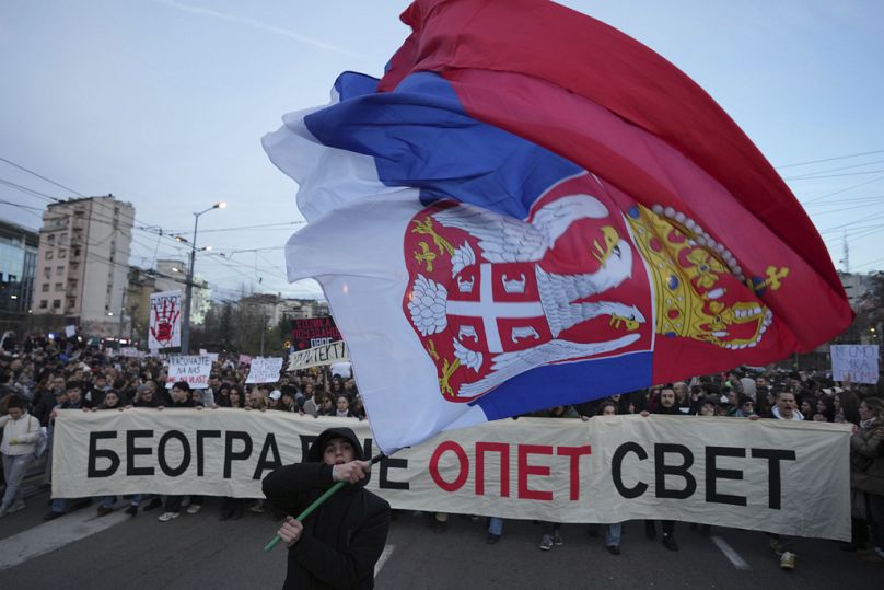 В акции протеста активно принимают участие студенты и школьники. Белград, Сербия, воскресенье, 22 декабря 2024 года. (AP Photo/Darko Vojinovic)