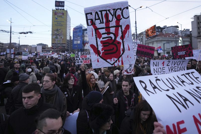 Антиправительственная акция протеста в Белграде, Сербия, воскресенье, 22 декабря 2024 года. (AP Photo/Darko Vojinovic)