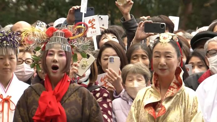 Osaka shrine hosts annual laughter ritual