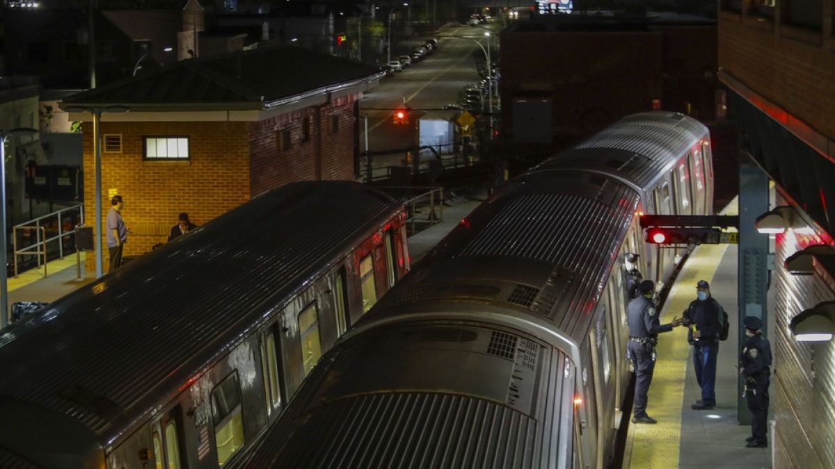 New York City police arrest man after woman set on fire and killed on subway train | Euronews