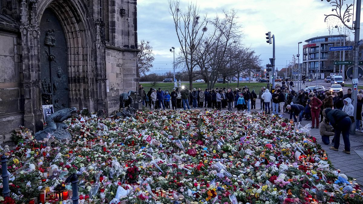 Les Allemands se recueillent après l'attentat du marché de Noël de Magdebourg