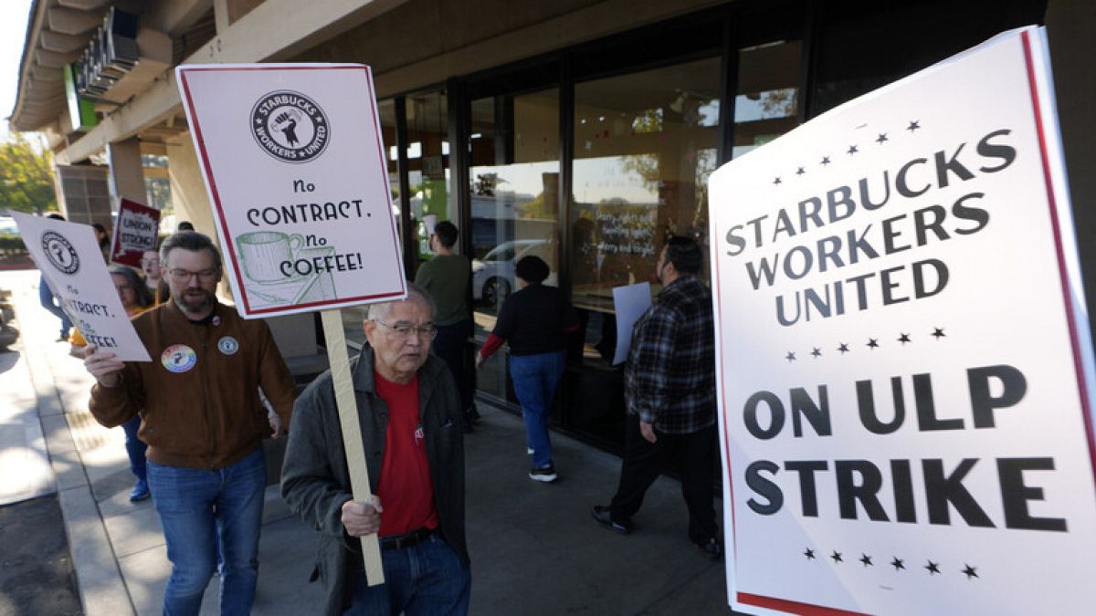 Starbucks: Σε εξέλιξη η απεργιακή κινητοποίηση στις ΗΠΑ- Δεκάδες καταστήματα κλειστά