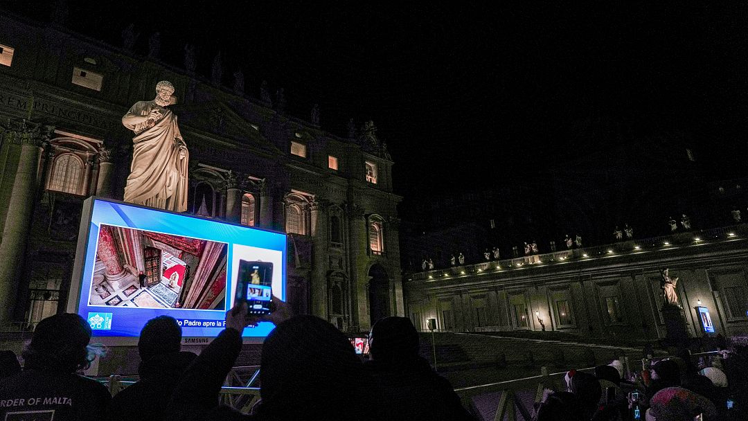 Pope Francis opens Holy Door to launch 2025 Jubilee | Euronews