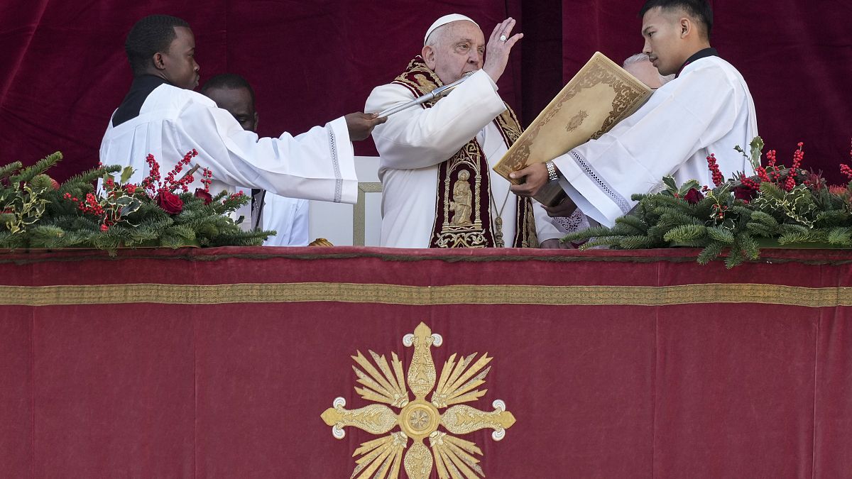 Urbi et Orbi : le pape appelle à "faire taire les armes" lors de sa bénédiction de Noël