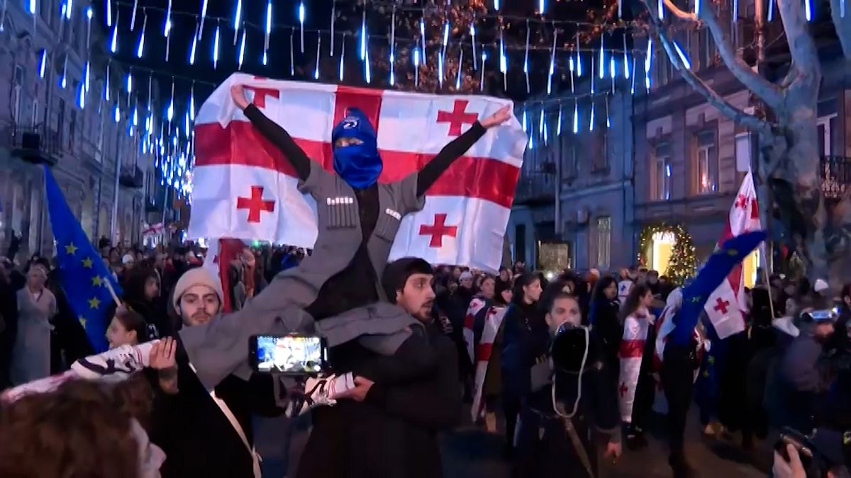 Γεωργία: Μέγα πλήθος στις καθημερινές κινητοποιήσεις – Οι διαδηλωτές απαιτούν ευρωπαϊκό μέλλον