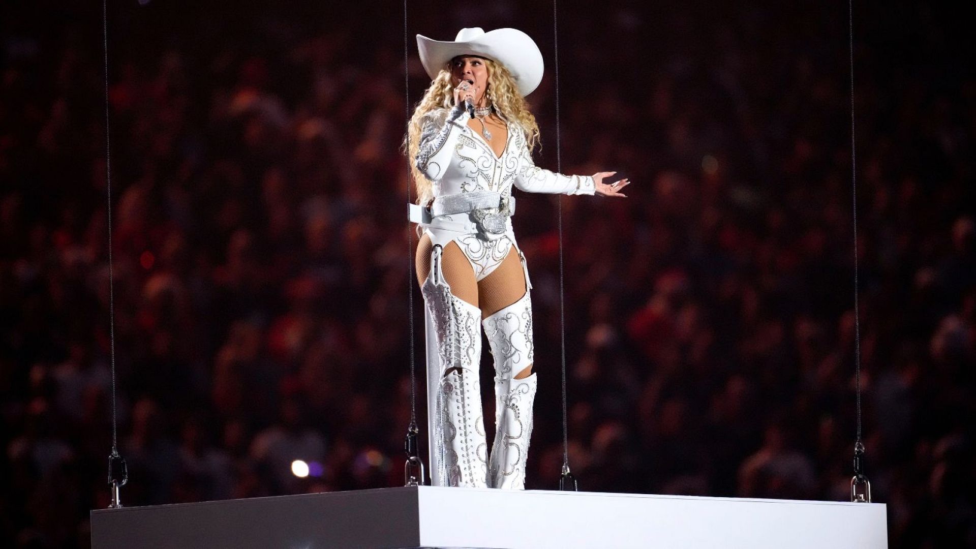 Beyoncé, triomphante lors d'un match de Noël de la NFL, annonce des