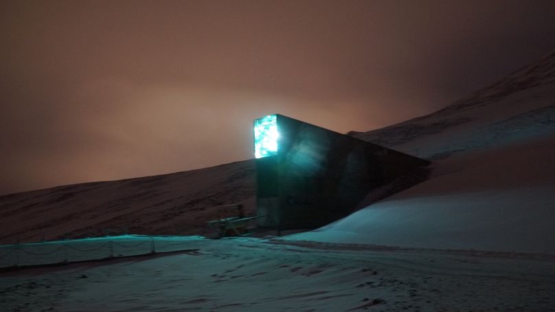 A Nemzetközi Magbunker bejárata 2015 októberében
