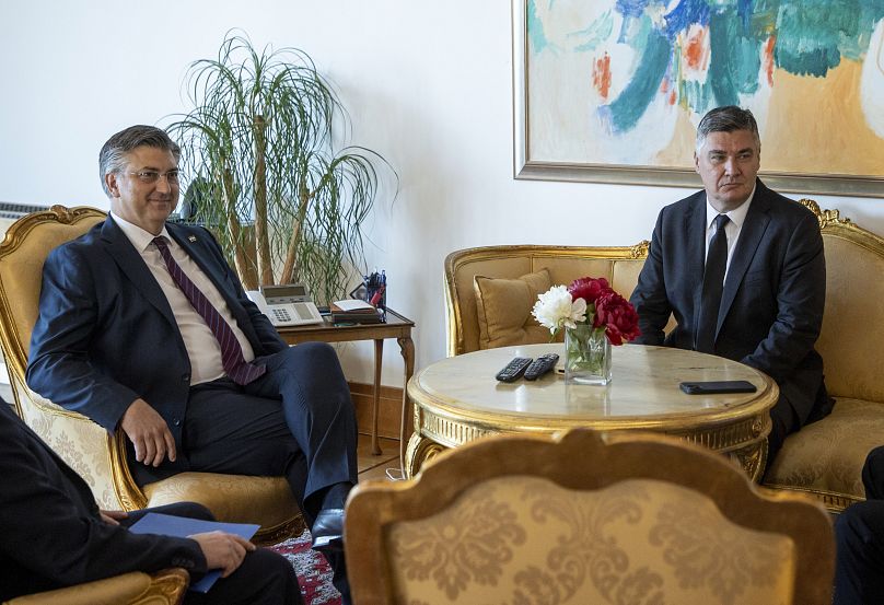 Le Premier ministre croate Andrej Plenković, à gauche, rencontre le président Zoran Milanović au palais présidentiel de Zagreb, en Croatie, le vendredi 10 mai 2024.