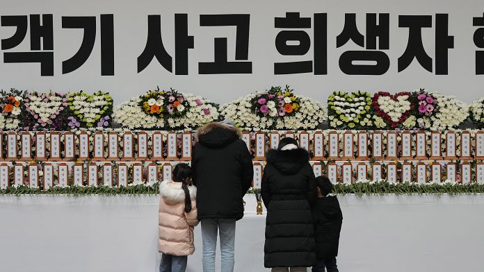 People lay flowers at to remember 179 victims of Sundays plane crash in Muan