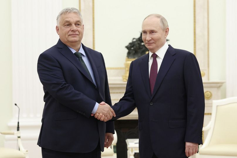 Il Presidente russo Vladimir Putin, destra, e il Primo Ministro ungherese Viktor Orbán, sinistra, in un incontro a Mosca, Russia, 5 luglio 2024