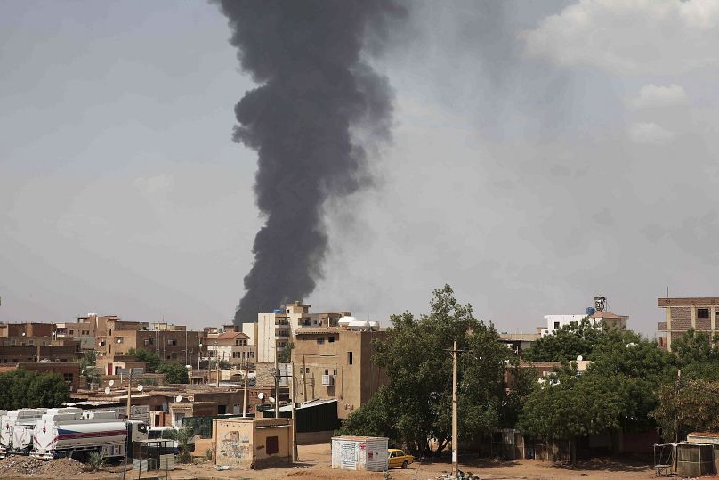الدخان يتصاعد فوق الخرطوم، السودان، الخميس 8 يونيو 2023