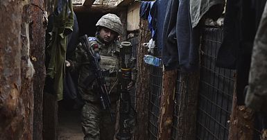 Ukrainian soldiers mark a third New Year on the frontlines as ...