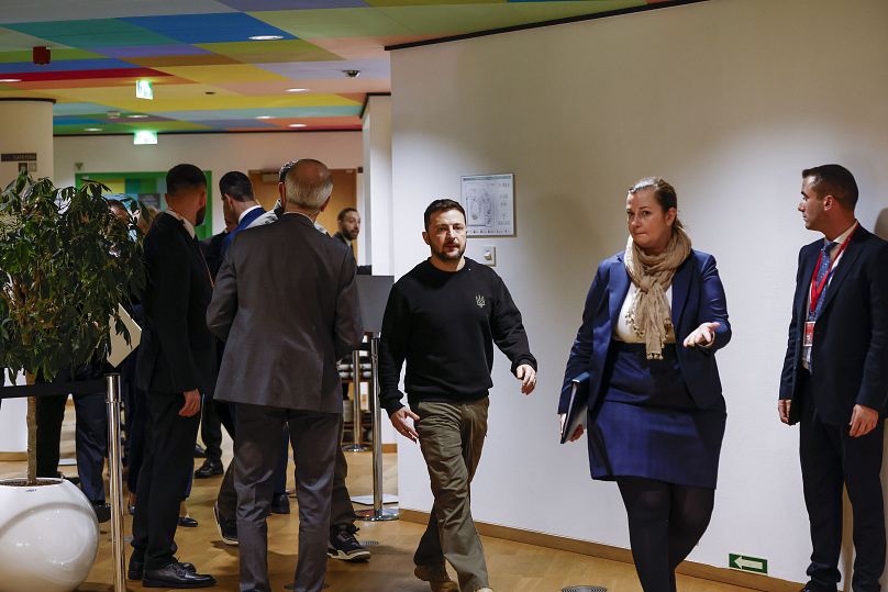 الرئيس الأوكراني فولوديمير زيلينسكي يصل إلى اجتماع مائدة مستديرة خلال قمة الاتحاد الأوروبي في بروكسل يوم الخميس 19 ديسمبر 2024