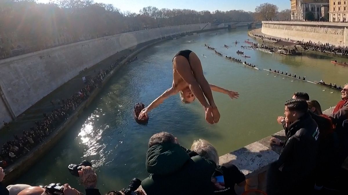 Trio leaps from Rome's 18m Cavour Bridge in New Year's Day tradition