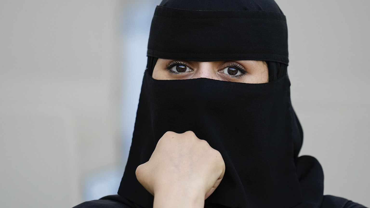 ما هي الدول التي تمنع ارتداء الحجاب؟ - استنتاج