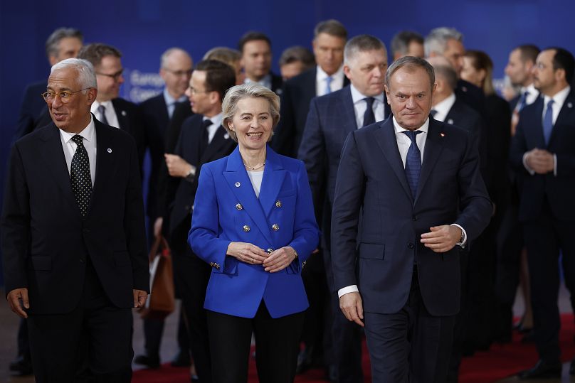 Le président du Conseil européen Antonio Costa, la présidente de la Commission européenne Ursula von der Leyen et Donald Tusk lors d'un sommet à Bruxelles, le 19 décembre 2024