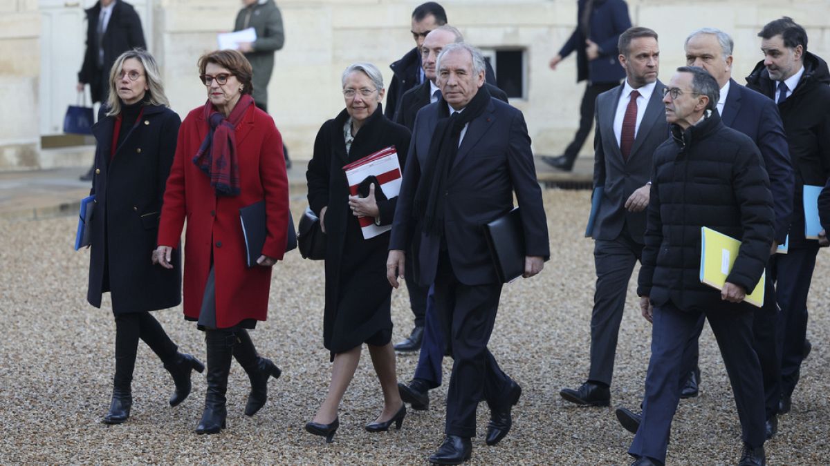 Calls for boldness and stability at Bayrou's first ministers' meeting