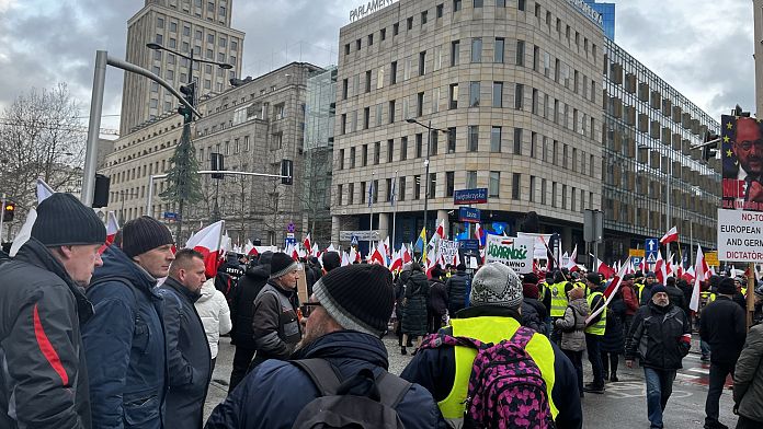Gli agricoltori polacchi scendono in piazza nel giorno del Gala della presidenza dell'Ue