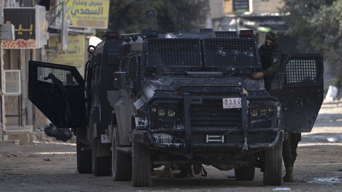 جنين: عائلة الحاج تتهم السلطة الفلسطينية بقتل أب وابنه وإصابة ابنته.. والأجهزة الأمنية تنفي