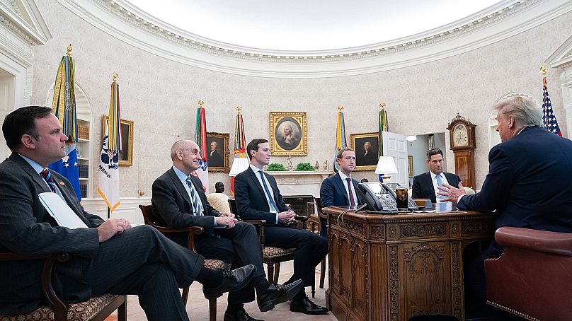 Trump és Zuckerberg találkozója 2019-ben. Balról a harmadik Jared Kushner, az elnök veje