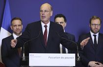 Il nuovo ministro delle Finanze francese Eric Lombard pronuncia un discorso dopo la cerimonia di consegna, a Parigi. 23 dicembre 2024.