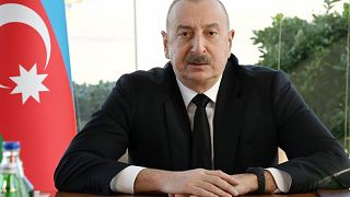 Ilham Aliyev attende scuse e risarcimenti.