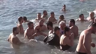 Orthodox faithful in Greece swim to retrieve the Cross on Epiphany