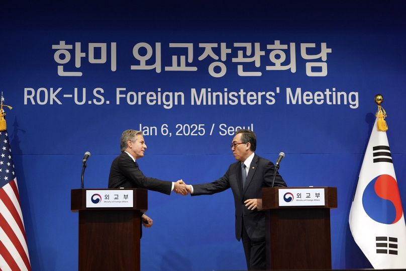 Il Segretario di Stato americano Antony Blinken e il ministro degli Esteri sudcoreano Cho Tae-yul presso il Ministero degli Esteri a Seul, Corea del Sud, 6 gennaio 2025