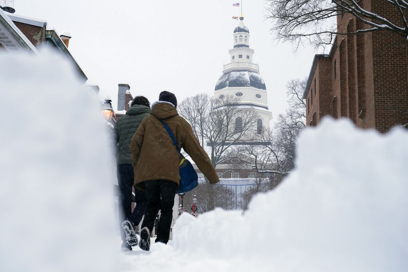 Zaspy śnieżne na ulicach Annapolis