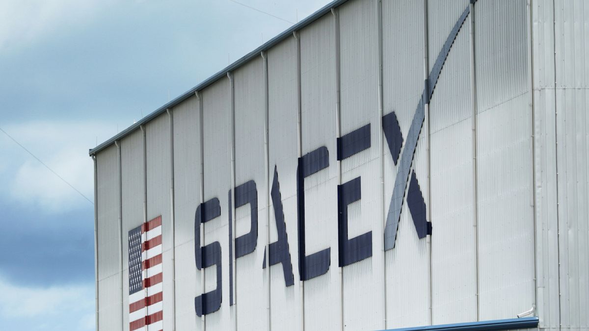 Le vaisseau de la fusée Starship de SpaceX explose avant de redescendre sur Terre
