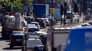 Gli automobilisti si dirigono verso il centro di Londra durante l'ora di punta del mattino.