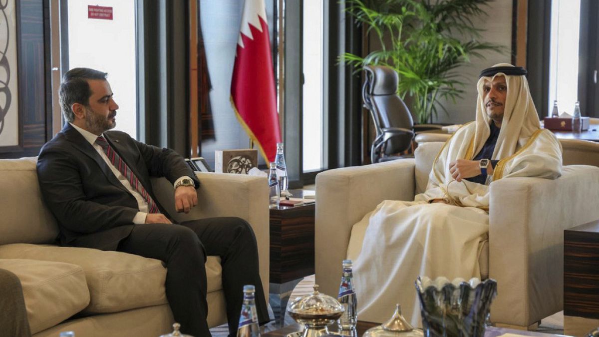 قطر تمد "يدها البيضاء" لتحقيق وعود حكومة محمد البشير بزيادة الأجور