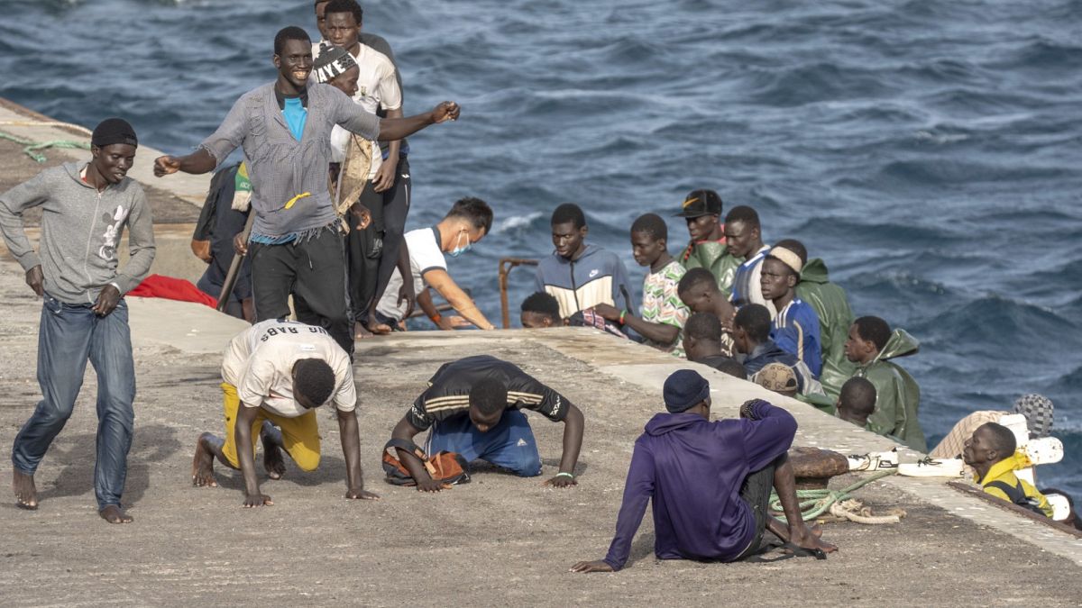 At least 780 migrants arrive in the Canary Islands by sea in 24 hours