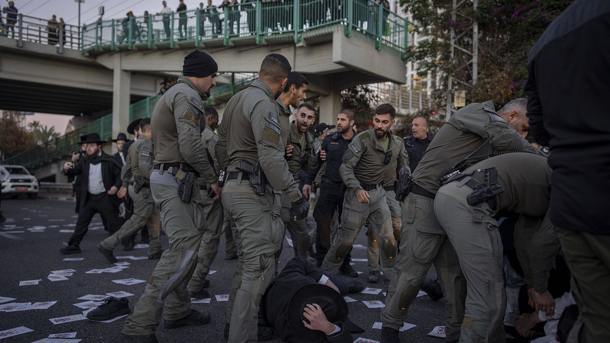 مقتل 74 طفلا في غزة بأسبوع واليمن يطلق 323 مسيرة منذ بدء الحرب وبولندا لن تعتقل نتنياهو إذا زارها