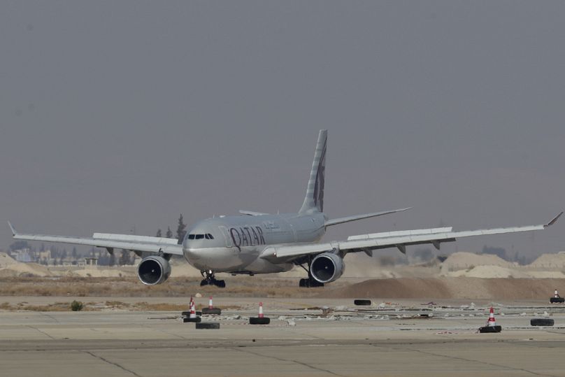 Avião da Qatar Airways aterra em Damasco, marcando o regresso dos voos comerciais à Síria