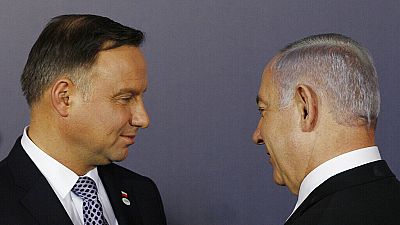FILE: Prezydent Polski Andrzej Duda, z lewej, i premier Izraela Benjamin Netanjahu, rozmawiają podczas konferencji w Warszawie, Polska, 13 lutego 2019 r.  