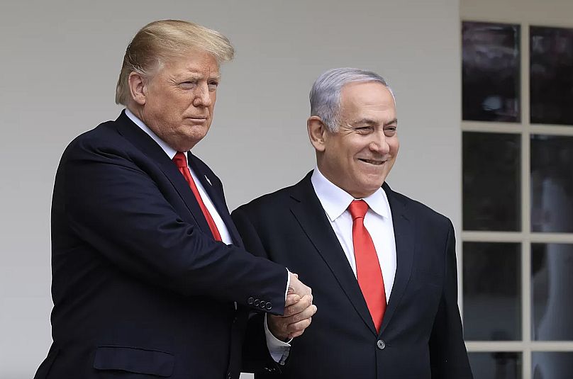Trump (solda) ve Netanyahu