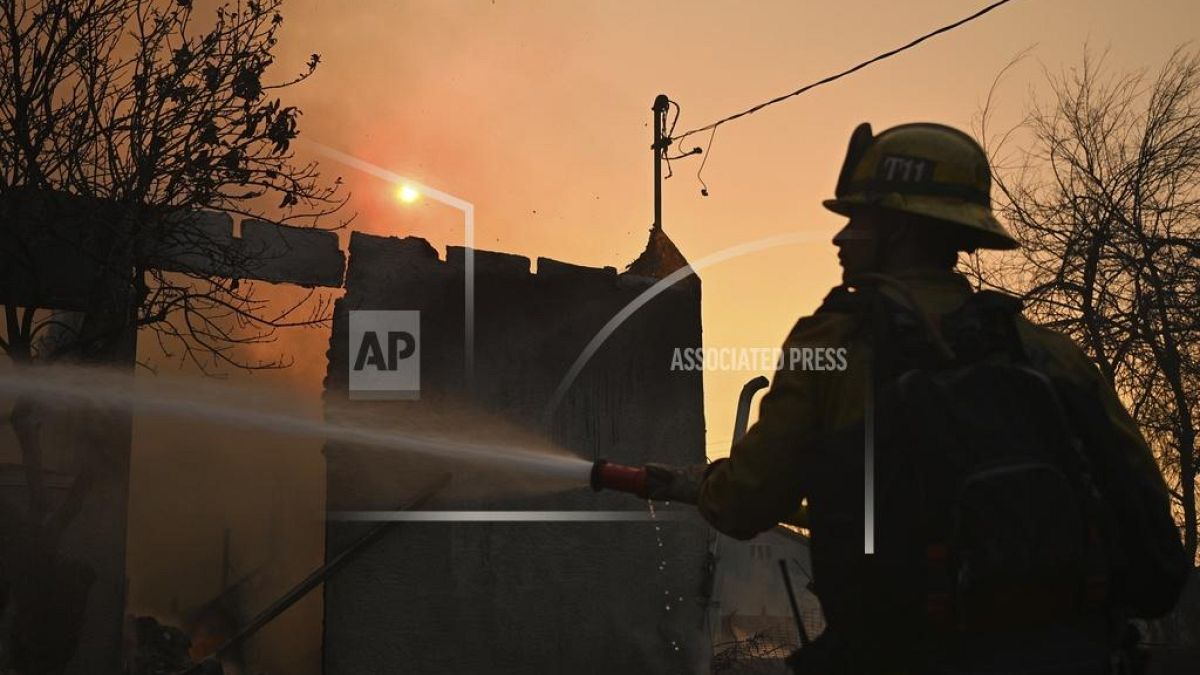 Incendies en Californie : au moins 5 morts, Trump accuse les autorités d'incompétence