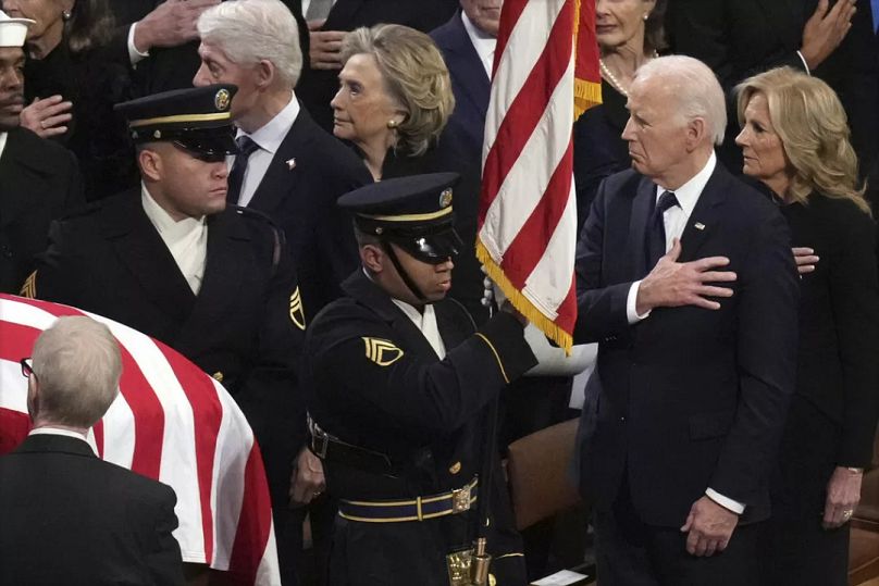Präsident Joe Biden und First Lady Jill Biden beim Staatsbegräbnis des ehemaligen Präsidenten Jimmy Carter.