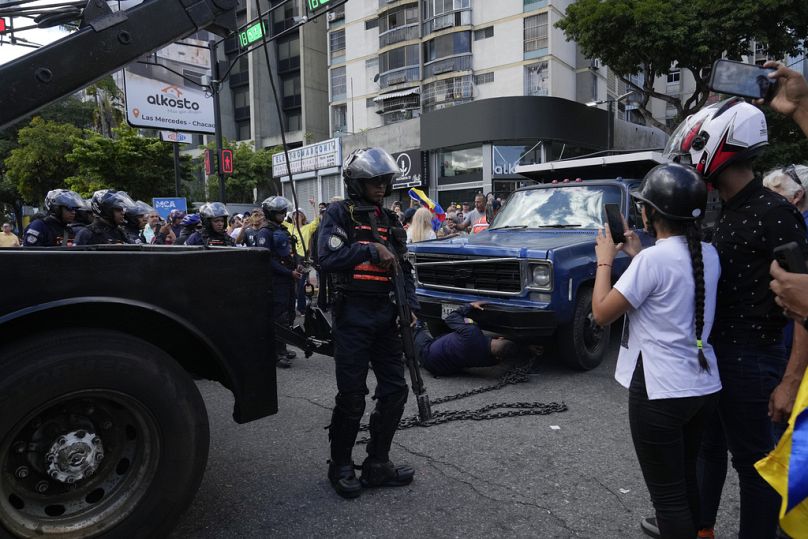 La police prend possession du camion depuis lequel la dirigeante de l'opposition Maria Corina Machado s'est adressée à ses partisans lors d'une manifestation à Caracas, au Ven